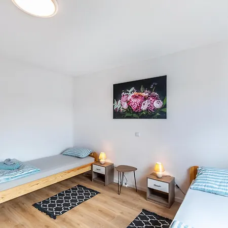 2 Auch Fuer Monteure *